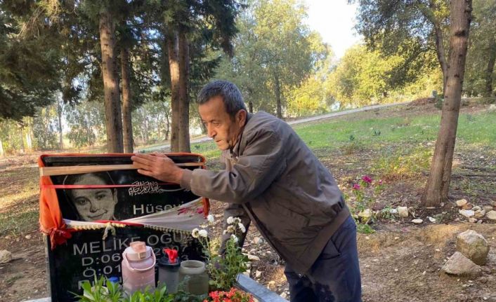 Motosikletle okula götürdüğü kızını kazada kaybetti, mezarına diktiği çiçeklere hırsızlar musallat oldu