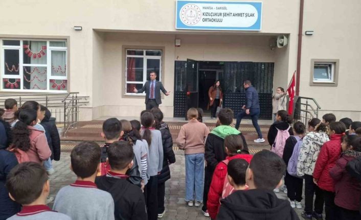 Müdür Yıldırak öğrencilerle buluştu