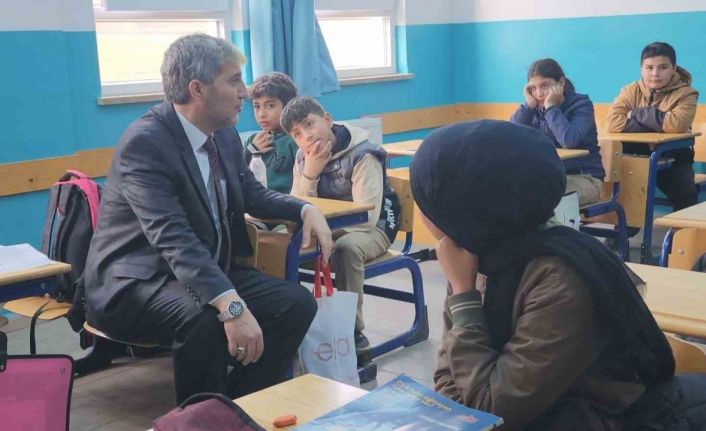 Müdür Yılmaz: "Millî ve manevî değerlere bağlı, güçlü bireyler yetiştirmek önceliğimizdir"