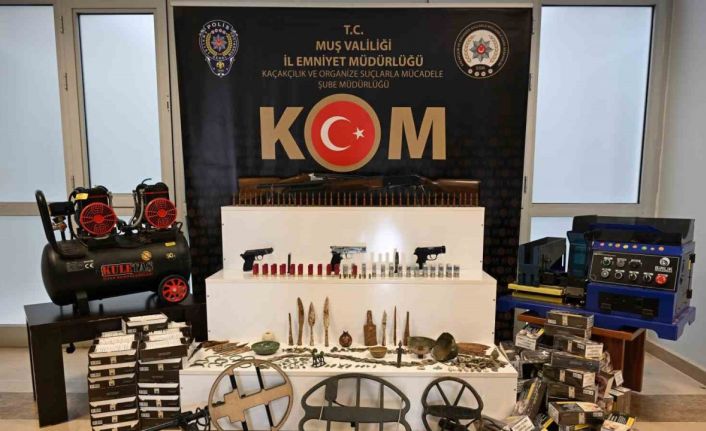 Muş’ta kaçakçılık operasyonu: Çok sayıda silah, mühimmat ve tarihi eser ele geçirildi