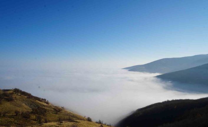 Muş’ta sis ovayı kapladı: Kartpostallık manzaralar oluştu