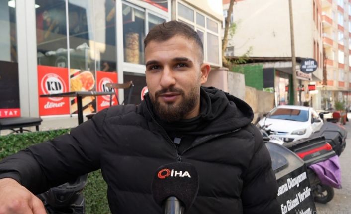 Muş’ta üşüyen kuryeye eldivenini veren polis gönülleri ısıttı