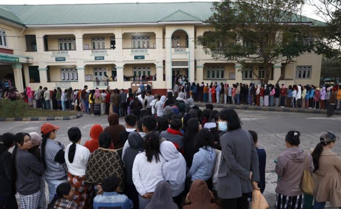 Myanmar halkı, 2021’deki askeri darbeden bu yana ilk kez oy kullanıyor