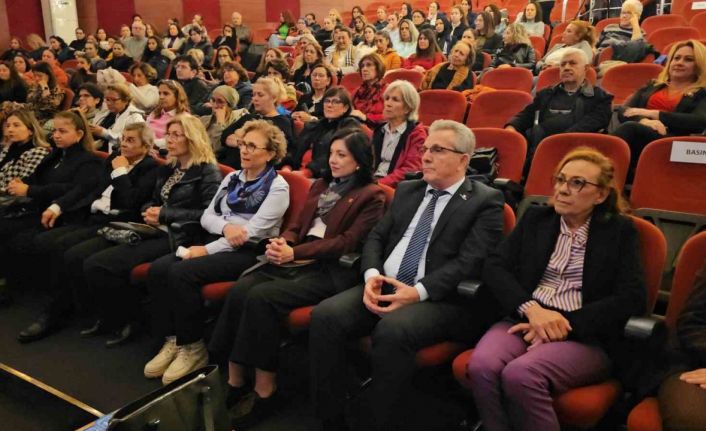 Nazilli’de Cumhuriyetin ilk kadın vekilleri konuşuldu