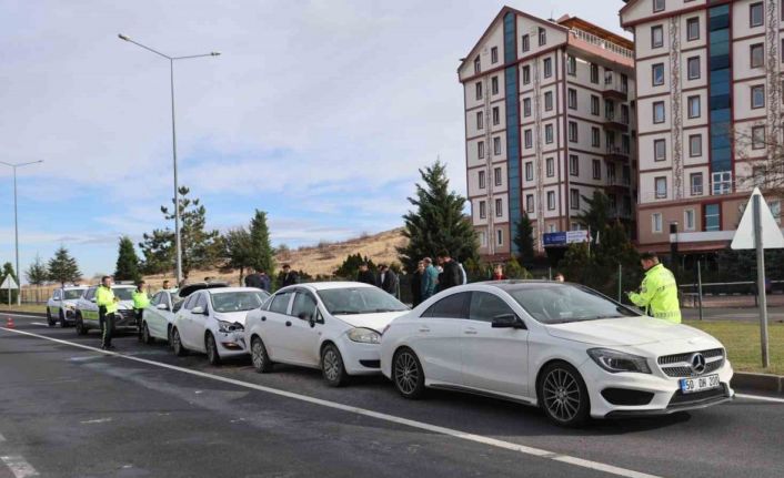 Nevşehir’de 4 otomobil birbirine girdi: 2 yaralı