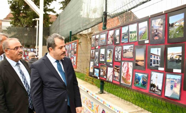 Öğrencilerin gözünden çekilen fotoğraflar sergilendi