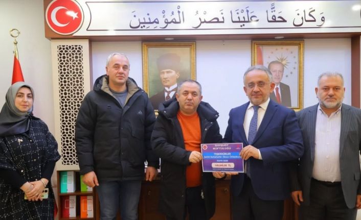 Ortaokulda Filistin yararına düzenlenen hayır çarşısında 146 bin lira toplandı