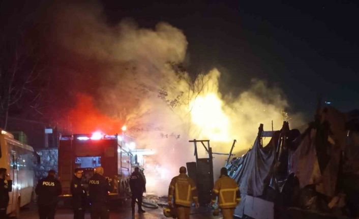 Osmangazi’de gece saatlerinde yangın paniği: 1 yaralı