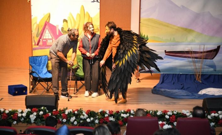 Osmaniye’de minikler "Ronnie-Göldeki Fısıltı" oyunuyla tiyatro şöleni yaşadı