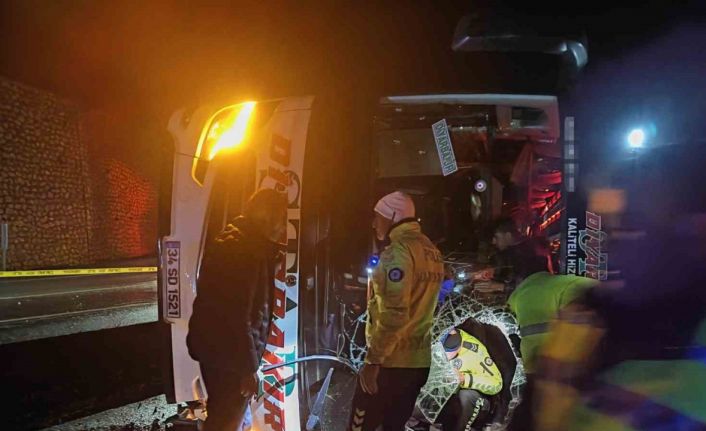 Osmaniye’de yolcu otobüsü devrildi: 3 yaralı