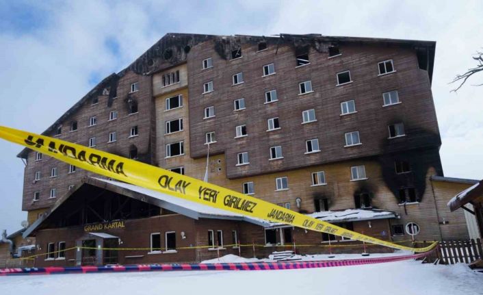 Otel yangını davasında 9 bakanlık personeli hakkında yurt dışı çıkış yasağı getirildi