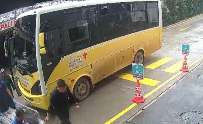 Otobüs şoförü bayılan çocuğu hastaneye yetiştirdi
