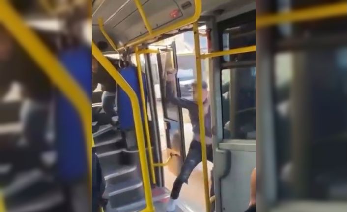 Otobüsteki satırlı saldırgan evinde yakalandı
