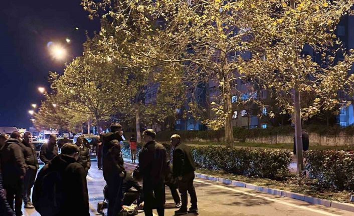 Otomobille çarpışan motosikletteki 2 genç yaralandı