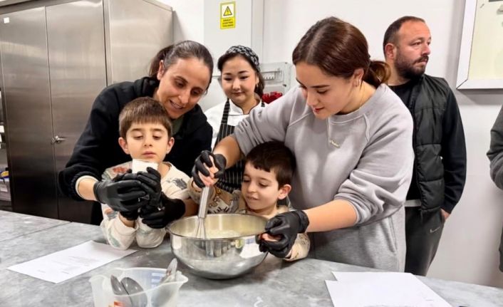 Özel bireyler mutfağa girdi, hem eğlendiler hem pişirdiler