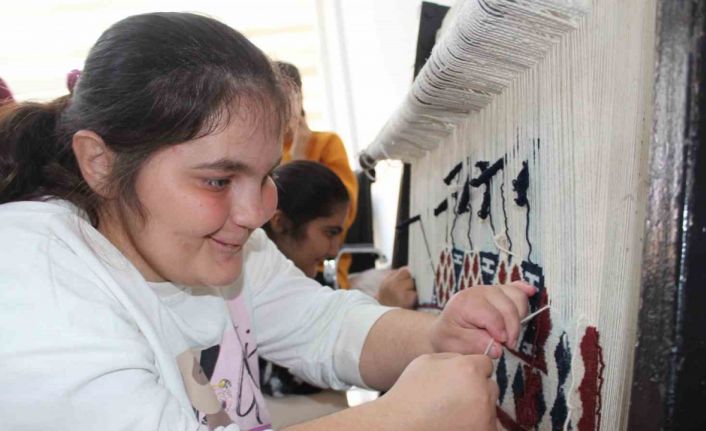 Özel bireyler mutfağa girip yaptıkları kurabiyelerle ağızları tatlandırdı