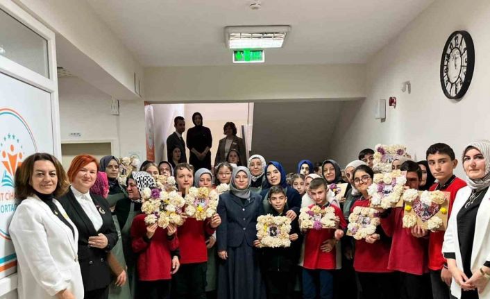 Özel öğrenciler kaynaştı sergi ilgi topladı