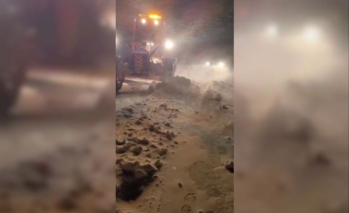 Palandöken geçidinde kar ve tipi nedeniyle mahsur kaldılar