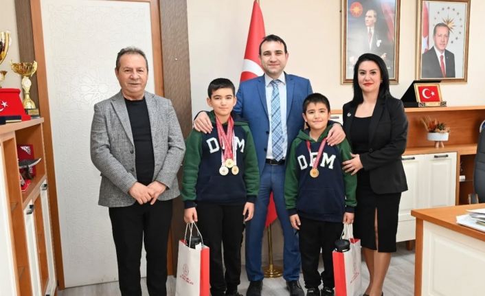 Paralimpik Yüzme Yarışı’nda il birincisi oldular