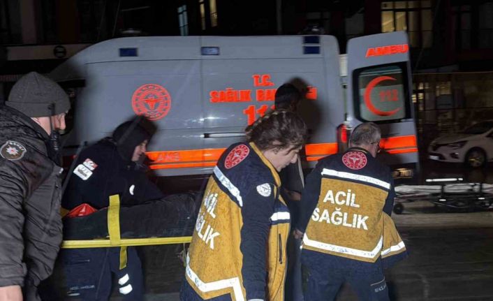 Park halindeki tıra çarpan motosiklet sürücüsü ağır yaralandı