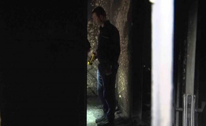 Pendik’te 3 çocuğa mezar olan ev sabahın ilk ışıklarıyla görüntülendi