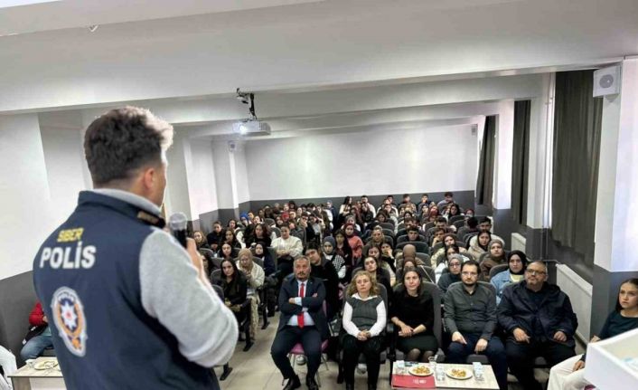 Polisten 500 öğrenciye SİBERAY egitimi