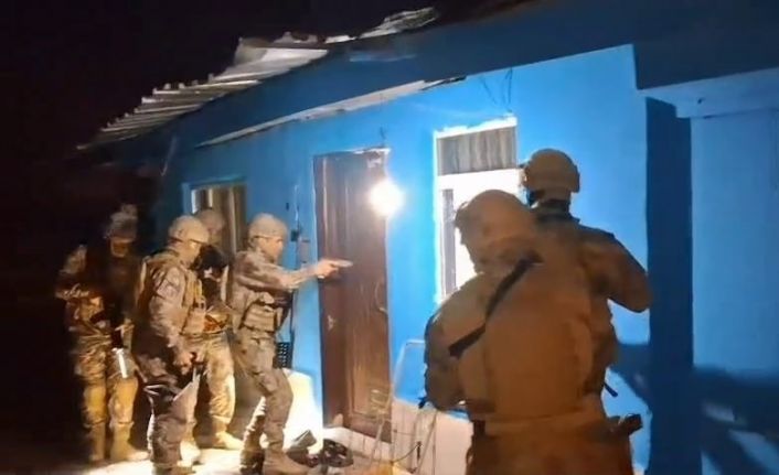 Polisten sokak satıcılarına operasyon: 13 şüpheli gözaltında