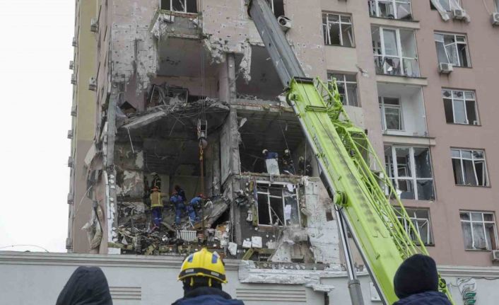 Rusya, Zelenskiy-Trump görüşmesi öncesinde Ukrayna’yı vurdu: 1 ölü, 30 yaralı