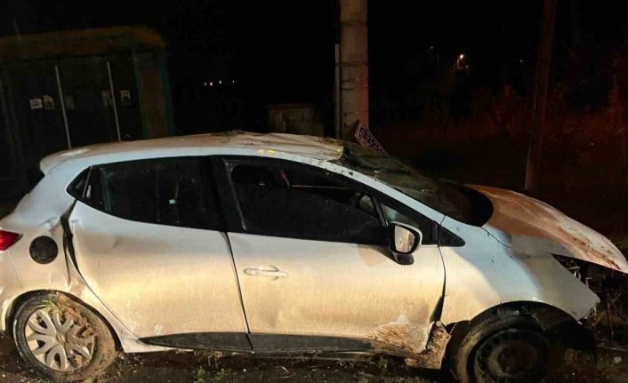 Sakarya’da takla atan otomobilde sıkışan sürücü yaralandı