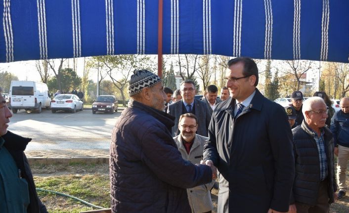 Salihli Kaymakamı Güldoğan Sarıpınar’da sorunları dinledi