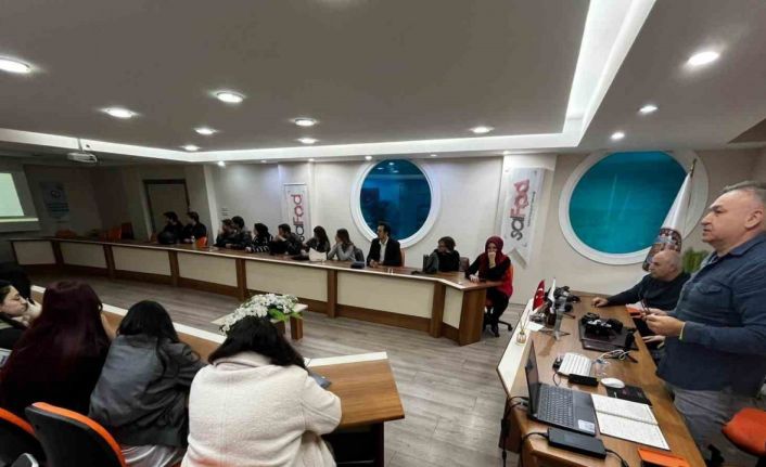 Salihli’de üniversite öğrencilerine mobil fotoğraf eğitimi