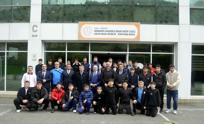 Şampiyon güreşçilere destek sözü