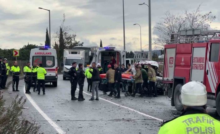 Sancaktepe’de hafriyat kamyonuyla çarpışan kamyonetin sürücüsü hayatını kaybetti