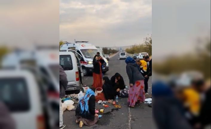 Şanlıurfa’da iki araç çarpıştı: 11 kişi yaralandı