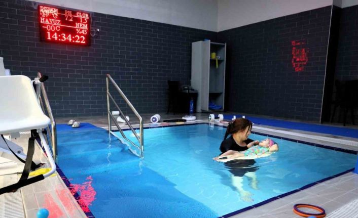 Serebral palsili Duru’nun tedavisi suyun gücüyle destekleniyor