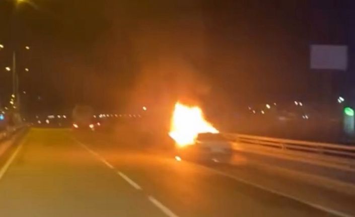 Seyir halindeki otomobil alevlere teslim oldu