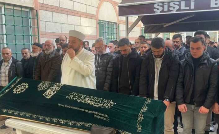 Şişli’de otomobilin kaldırıma çıkarak yayaların arasına daldığı kazada ölen kişi son yolculuğuna uğurlandı