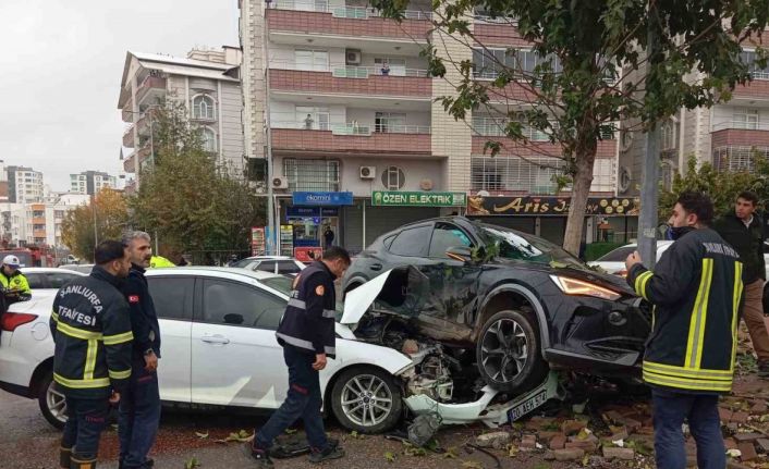 Siverek’te otomobiller çarpıştı: 2 yaralı