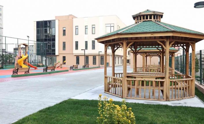 Sultangazi’de D Caddesi zeminaltı otopark, hizmet tesisi, park ve aile sağlığı merkezi birçok ihtiyaca çözüm oldu