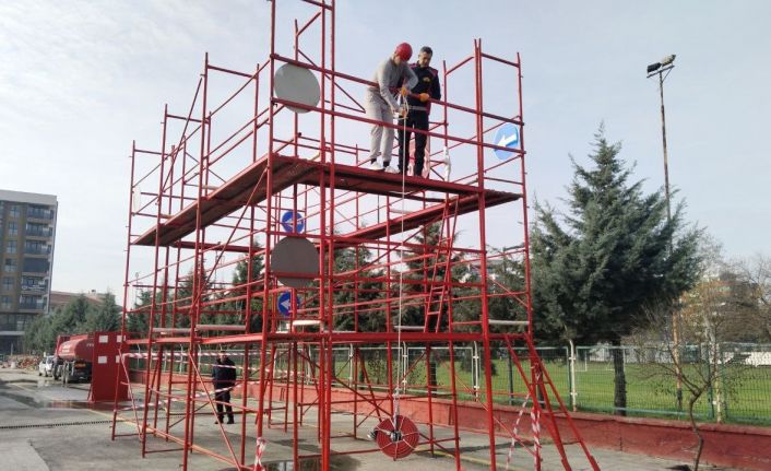 Survivor değil zabıta mülakatı: Zabıta adayları zorlu parkurlarda yarıştı