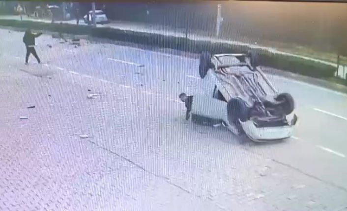 Taklalar atan otomobilden burnu kanamadan çıktı