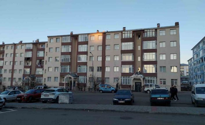 Tamir ettiği bacayı kontrol için çatıya çıktı, 5 katlı binadan zemine düştü