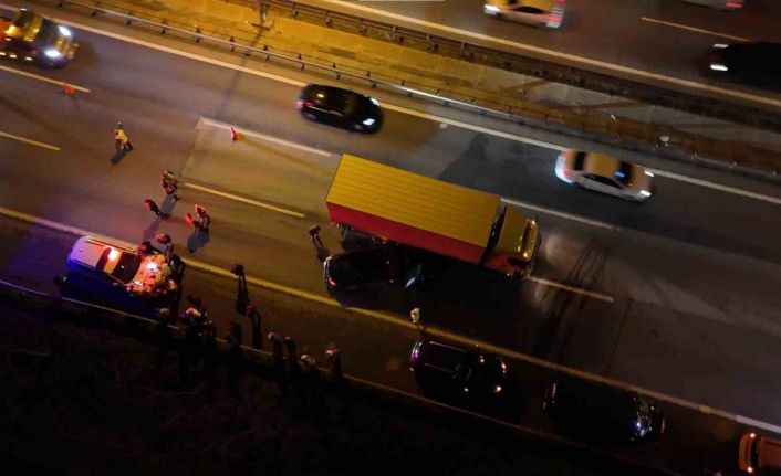 TEM’de kaçan sürücünün neden olduğu zincirleme kaza: 2 yaralı