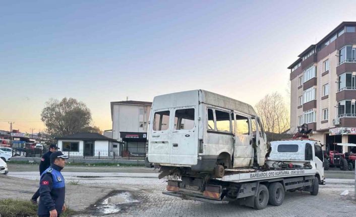 Terme’de görüntü kirliliğine neden olan hurda araçlar toplandı