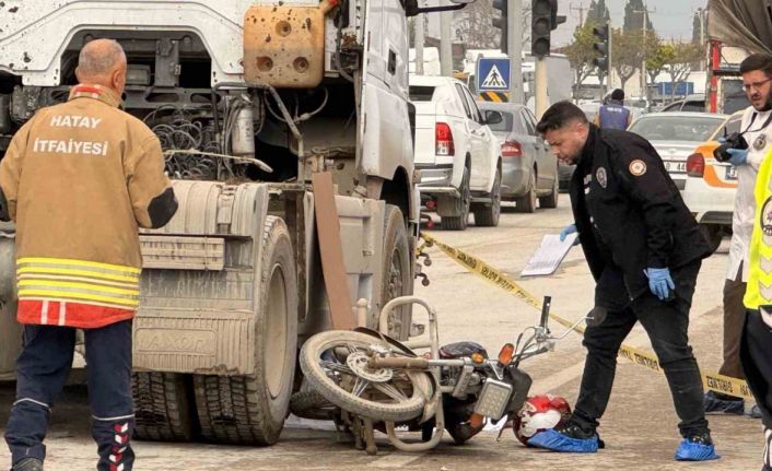 Tır ile çarpışan motosikletteki anne ve 2 aylık bebeği öldü