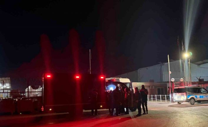 Tırdan sızan kimyasal maddeden etkilenen 5 kişi hastanelik oldu