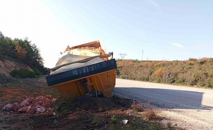 Tırın dorsesi koptu, facia ucuz atlatıldı