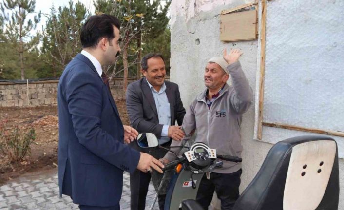 Tomarza Kaymakamı Eser Engelliler Günü’nü unutmadı