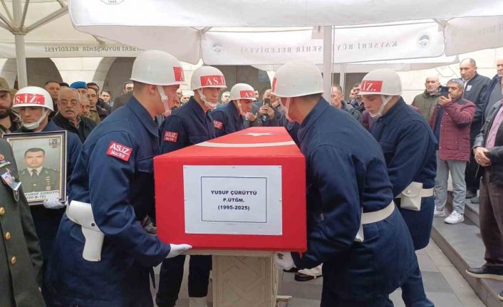 Trafik kazasında hayatını kaybeden genç üsteğmen toprağa verildi