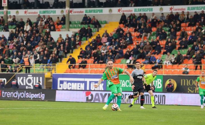 Trendyol Süper Lig: Corendon Alanyaspor: 2 - Fatih Karagümrük: 0 (Maç sonucu)